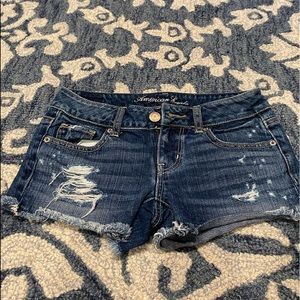 American Eagle low rise Jean shorts in size 00
